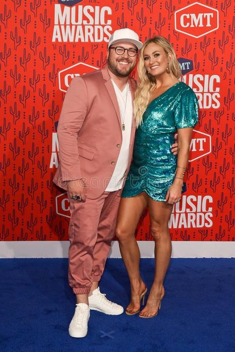 Meghan Patrick, Mitchell Tenpenny, Employee Newsletter, Nashville Country, Cmt Awards, Country Singer, British Rock, Country Singers, Rock Band