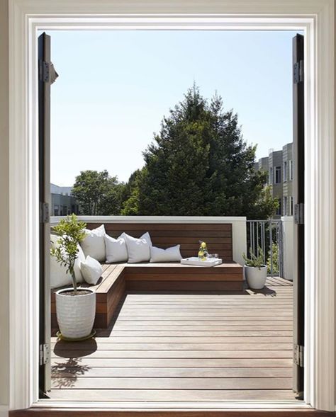 Nice Bench Seating Outdoor, Stained Deck, Built In Bench Seating, Deck Bench, Outdoor Bench Seating, Seating Outdoor, Rooftop Terrace Design, Back Garden Design, Backyard Seating