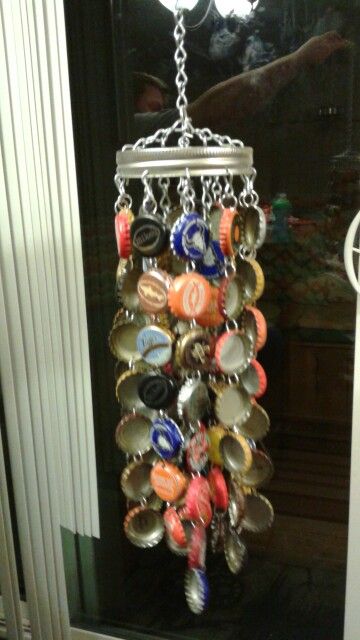 Bottle Cap Chandelier, Beer Bottle Cap Jewelry, Crafts With Outdoor Materials, Diy Chimes Wind, Trash Art Recycled Easy, Glass Soda Bottle Crafts, At Home Crafts For Adults, Bottle Cap Diy, Bottle Cap Wind Chime