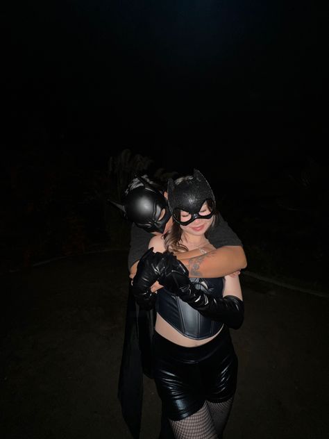 Batman And Catwoman Photoshoot, Cat Woman And Batman Costume Couple, Batman And Batgirl Costumes Couples, Batman And Catwoman Costume For Couples, Batwoman And Batman, Batman Costume For Men, Catwoman And Batman Costume, Batman Catwoman Costume, Cat Woman And Batman