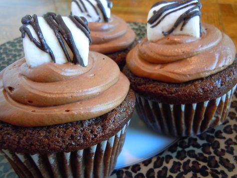 Marshmallow Buttercream Frosting Recipe, Marshmallow Buttercream Frosting, Marshmallow Icing, Marshmallow Buttercream, Cupcakes With Chocolate, Cookie Cake Pie, Marshmallow Frosting, Chocolate Marshmallow, Baking Cocoa