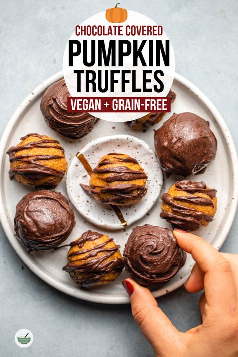 These Healthy Pumpkin Truffles are creamy, fluffy, and packed with fall flavor! Made with only 6 ingredients and naturally gluten, grain, and sugar-free. #pumpkin #pumpkintruffles #grainfree #sugarfree #healthy #plantbased | frommybowl.com Healthy Vegan Dessert, Pumpkin Truffles, Thanksgiving Cake, Cheesecake Vegan, Pumpkin Spice Cake, Cake Vegan, Pumpkin Butter, Vegan Thanksgiving, Dairy Free Chocolate