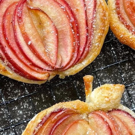 Winnie Wai-Ling Lee on Instagram: "Apple tart 🍎🍎🍎 . . It’s apple season and here is another fun way to use puff pastry. I have used a frangipane filling here but you can skip if you prefer a simpler tart. You don’t even need a fancy shaped apple cutter as I squeezed a round metal cookie cutter so it became slightly oval. . . I will be adding this recipe to my blog this evening. You can find the link in my profile. Www.ohcakeswinnie.com . . . #cakeinspo #cakedecorating #cakegoals #cakedecorati Oh Cakes Recipe For Apple Tarts, Apple Tarte, Luncheon Menu, Apple Tart Recipe, Apple Pastry, Apple Season, Apple Tart, Weight Watchers Desserts, Apple Desserts