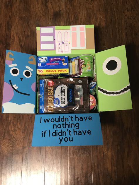 Care Package Ideas For Brother, Best Friend Care Package Ideas, Care Package Box Ideas, Disney Gifts For Boyfriend, Disney Box Ideas, Disney Care Package, Disney Care Package Ideas, Birthday Care Package Ideas, Care Package Ideas For Boyfriend