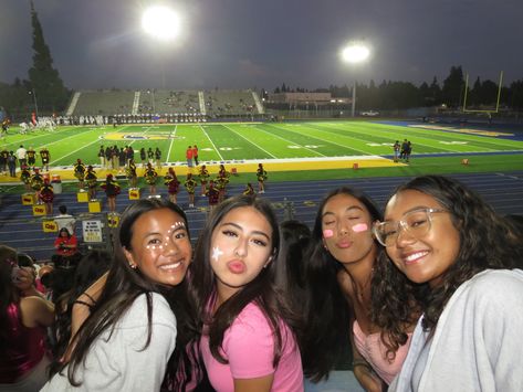 Pep Rally High School, Football Game Digital Camera, Friend Group Aesthetic School, Fnl Outfit Ideas, Football Game With Friends, Step Team Aesthetic, Iconic Duo Spirit Week, Football Game Photo Ideas, Football Game Photos