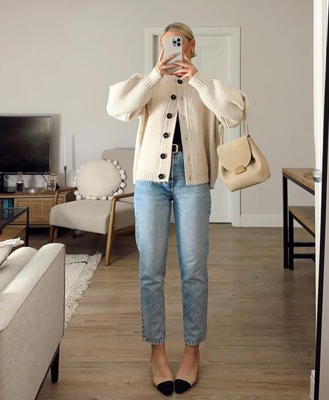 What To Wear With Mom Jeans: 11 Classic Outfits - The Wandering Girl Mom Jeans Outfit For Work, Realistic Mom Outfits, Shirt And Mom Jeans Outfit, Mom Pouch Outfits, Mom Jeans Outfit Classy, Light Wash Mom Jeans Outfit, Moms Jeans Outfit Ideas, Trendy Mom Outfits Fall 2024, How To Style Mom Jeans