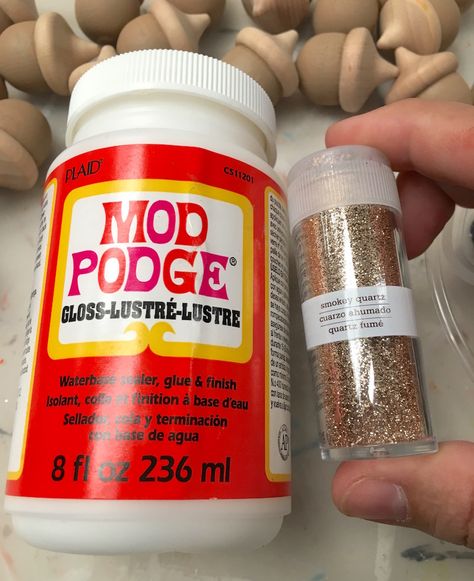 Acorn Decor, Mod Podge Glitter, Mod Podge Gloss, Acorn Decorations, How To Make Glitter, Homemade Paint, Diy Glitter, Glitter Flowers, Modge Podge