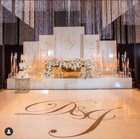 Luxury Elegant Wedding Decor, Wedding Stage Decorations 2023, Extravagant Wedding Decorations, Sofia Richie Wedding Reception, Lavish Wedding Decor, Luxury Wedding Reception Decorations, White And Cream Wedding Decor, White Gold Champagne Wedding Color Schemes, Lux Wedding Decor