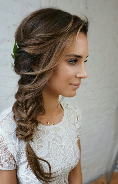 Bridal side braid by @sarahwhair (instagram) Side Hairdos For Wedding, Bridal Side Braid, Side Wedding Hairstyles, Side Braid Updo, Side Braid Wedding, Hawaii Hair, Gorgeous Wedding Hairstyles, Wedding Sides, Hair Highlight