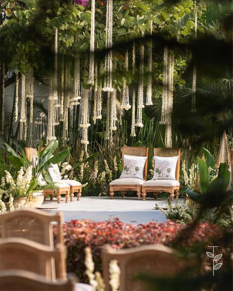 This beautiful mandap for Anahita and Karan’s wedding under their favourite Kachnaar tree in their aangan… nothing less than pure magic ✨ Shaadi Wala Ghar! Anahita + Karan Bhopal Design, Decor and Flowers @thepetiteproject_ With @shanijshabu Wedding Planning @riwaazerishte Graphics @palsh.works 📸 @shwetarane.in #shaadiwalaghar #weddingsathome #weddingdecor #weddinginspiration #weddingideas #decor #decorinspiration #decordetails #decorideas #floral #floraldesign #floraldesignersofinst... Tree Mandap, Shaadi Wala Ghar, Wedding Tree Decor, Wedding Under Trees, Muhurtham Decor, Traditional Mandap, Tree Decor Wedding, Sharad Poornima, Indian Floral Decor