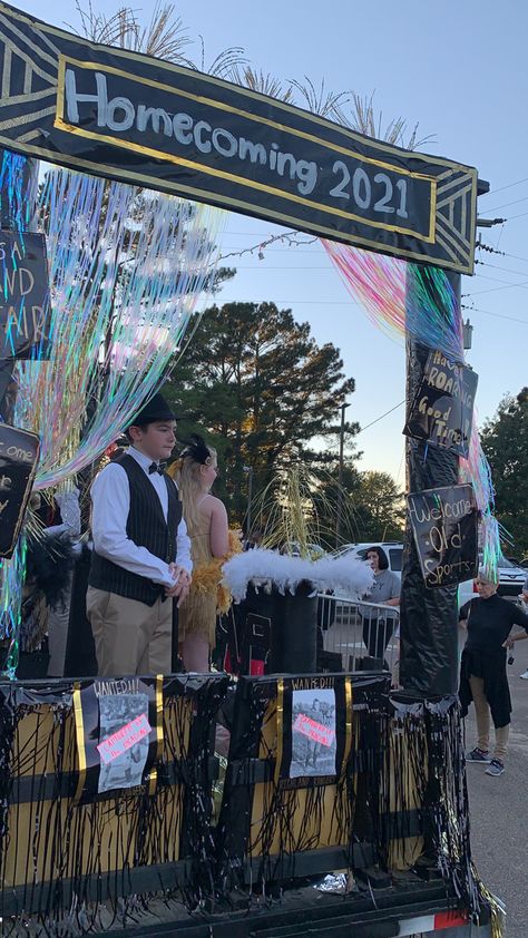 Roaring 20s Parade Float, Roaring 20s Float Ideas, Great Gatsby Parade Float, Hollywood Parade Float, Run Through Signs, Hoco 2023, Homecoming Floats, Homecoming Spirit, Homecoming Parade