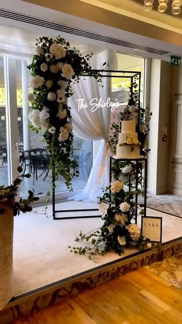 BLOOMING EVENTS on Instagram: "Obsessed with this entire display! Not only does it add the wow factor to your reception but it’s perfect for all those photos including the big cake cut of course. 🤍🖤🤍🖤 - - Beautiful cake by @gemmascakesblog - - - - - - #wedding #backdrop #weddingbackdrop #coolweddings #modernwedding #neonwedding #neonsign #neonbackdrop #bloomingevents #weddingflowers #floralbackdrop #flowerarch #weddingcake #weddingtable #weddingarrangment #weddingstyling #weddingdecor #weddi Cake Table At Wedding, Wedding Dessert Table Modern, Wedding Cake Area Decoration, Wedding Reception Cake Table Ideas, Modern Wedding Dessert Table, Cake Table Ideas Wedding, Cake Table Decorations Wedding, Cake Backdrop Ideas, Wedding Cake Backdrop Ideas