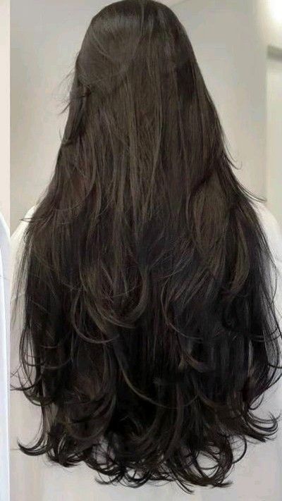 V-Shape Chic: Effortlessly Stylish Hairstyles That Define Your Look Haircuts For Long Hair With Layers, Long Shiny Hair, Long Indian Hair, Hair Stylies, Long Black Hair, Haircuts For Long Hair, Long Wavy Hair, Beautiful Long Hair, روتين العناية بالبشرة