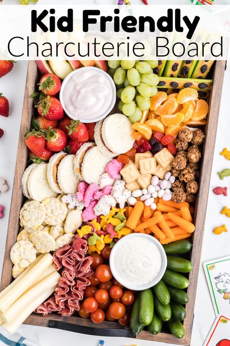 Supper Charcuterie Board Ideas, Kids Easter Charcuterie Board, Kids Graze Board, Simple Birthday Party Snacks, After School Charcuterie Board, Charcuterie Board Kids Party, Movie Night Charcuterie Board Ideas, Bluey Charcuterie Board, Back To School Charcuterie Board