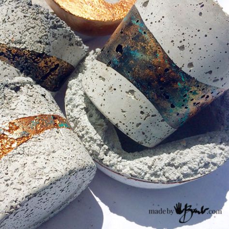 Diy Concrete Planters, Concrete Bowl, Rustic Planters, Cement Diy, Concrete Diy Projects, Cement Art, Concrete Sculpture, Cement Planters, Cement Pots