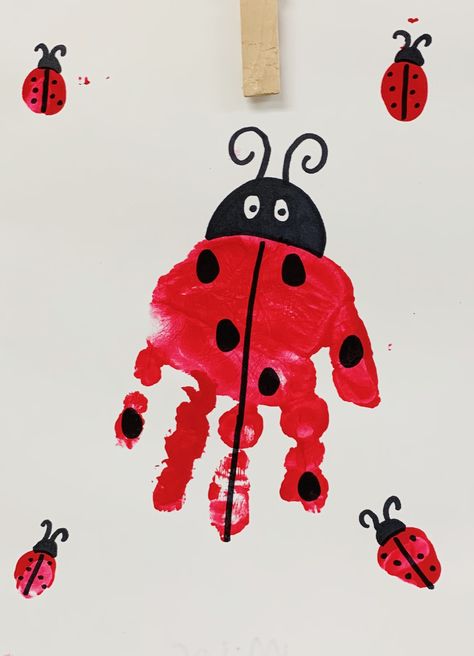 Fun Summer Crafts, Aktiviti Kanak-kanak, Insect Crafts, Baby Art Projects, Ladybug Crafts, Toddler Art Projects, Bug Crafts, Toddler Arts And Crafts, A Ladybug