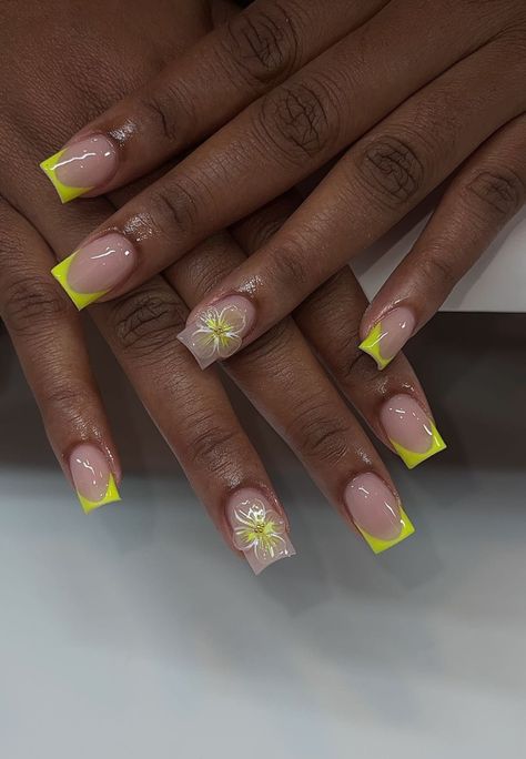 Yellow Nail Inspo Short, Yellow Short Nails Ideas, Gold Nail Designs Short, Nail Short Ideas, Dope Nail Designs Short Length, Yellow Short Nails, Brazil Nails, Island Vacation Nails, Acrylic Nail Designs Classy