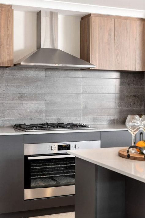 Matte Kitchen Backsplash, Marble Tiles Kitchen, Grey Backsplash Kitchen, Marble Floor Design, Kitchen Black Counter, Matte Kitchen, Gray Kitchen Backsplash, Marble Tile Kitchen, Grey Kitchen Tiles