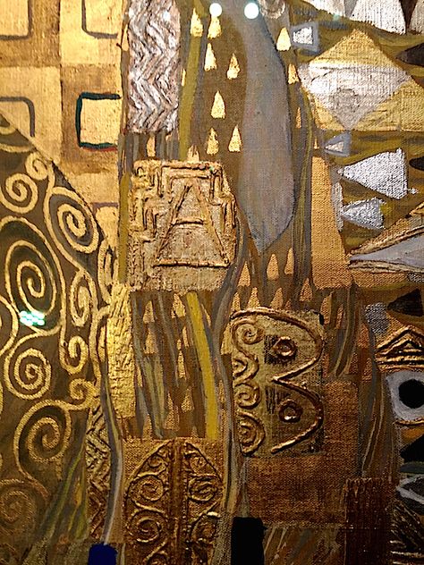 Detail of Klimt's Woman in Gold Paintings With Gold, Klimt Women, Adele Bloch Bauer, Art Klimt, Gustav Klimt Art, Klimt Paintings, Klimt Art, Woman In Gold, Gold Art