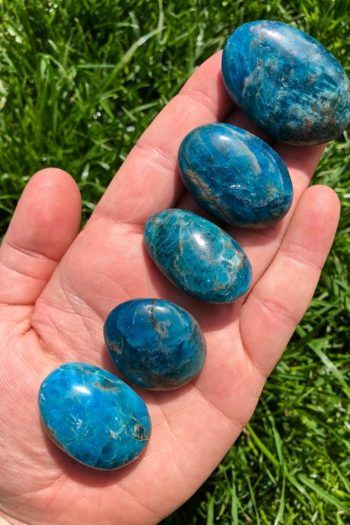 Blue Apatite Crystal, Reiki Stones, Apatite Stone, Creative Problem Solving, Cool Rocks, Personal Power, Blue Apatite, Positive Outlook, Tumbled Stones