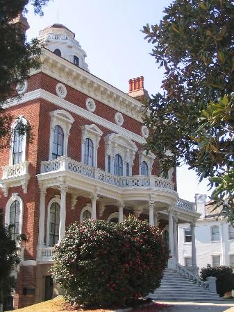 Hay House in Macon Cool Mansions, Georgia Travel Guide, Old Victorian Homes, Song Of The South, Glamour Home, Macon Georgia, Hay House, Abandoned Mansion, Georgia Homes