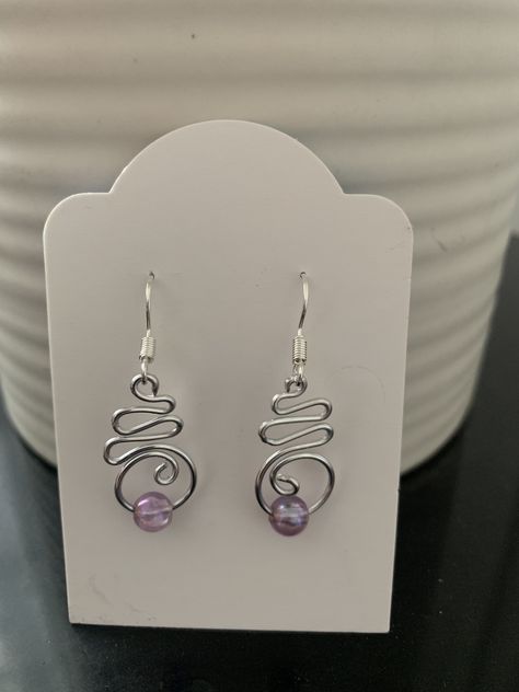 Wire Wrapped Jewelry Aesthetic, Wire Earing Ideas, Diy Earrings Easy Wire Jewelry, Wire Charms, Wired Earrings, Diy Wire Earrings, Wire Jewelery, Wire Wrap Jewelry Designs, Bijoux Fil Aluminium