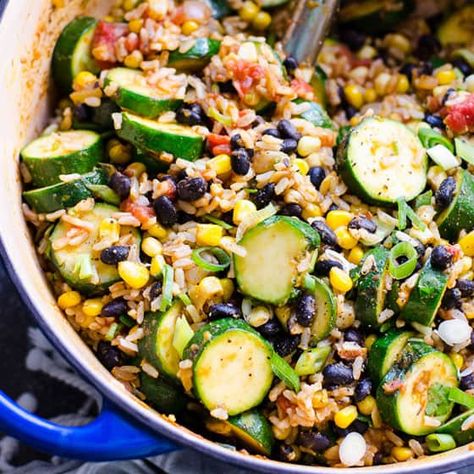 Tex Mex Rice, Healthy Mexican Rice, Rice And Beans Recipe, Cooking Pasta, Rice And Beans, Healthy Mexican, Summer Veggies, Healthy Family Meals, Zucchini Recipes