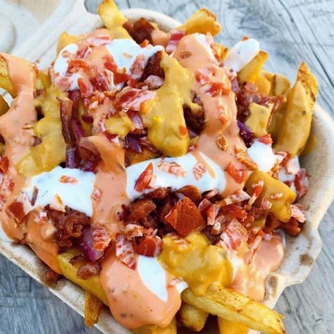 The Best Restaurants in Austin to Satisfy Your Cravings for French Fries | UrbanMatter Austin Hawaiian French Fries, Fun French Fries, French Fries Street Food, Carne Asada Fries Aesthetic, Tall Blonde And Gorgeous Fries, Long Potato Crunchy Fries, Best French Fries, Austin Restaurants, Bearnaise Sauce