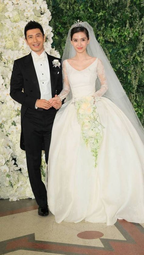 Angelababy Wedding, Dior Wedding Dresses, Conservative Wedding Dress, Column Wedding Gown, Beaded Sheath Wedding Dress, Gorgeous Wedding Makeup, Angela Baby, Sheath Wedding Gown, Long Sleeve Wedding Gowns