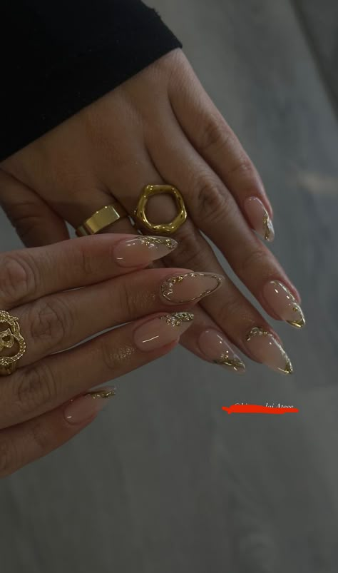 Gold Beige Nails, Gold And Beige Nails, Beige Gold Nails, Gold Sparkle French Tip Nails, Wwe Nails, 20th Birthday Nails, Nails 2025, Elegant Manicure, Nails Now