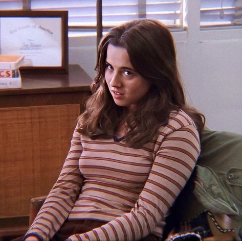 Lindsey Weir Aesthetic, Lindsey Weir Outfit, Lindsay Weir Outfit, Lindsay Weir Aesthetic, Lindsey Weir, Lindsay Weir, Linda Cardellini, Freaks And Geeks, Clothing Aesthetic