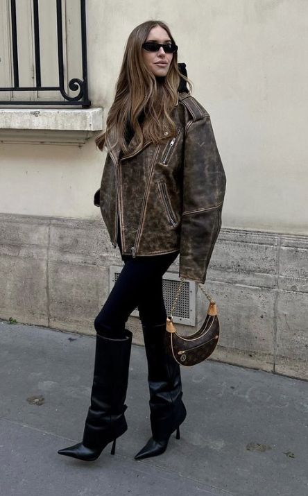 Estilo Hailey Baldwin, Pernille Teisbaek, Streets Of Paris, Outfit Invierno, Brown Outfit, Summer Outfit Inspiration, Fashion People, Brown Leather Jacket, 가을 패션