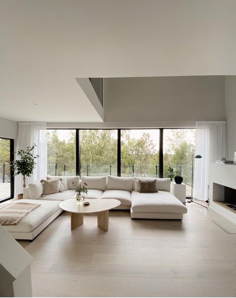 White Sofa Living Room, Modern White Living Room, Earthy Living Room, Minimal Living Room, Modern Minimalist Living Room, White Living Room, Living Room White, Decor Minimalist, A Living Room