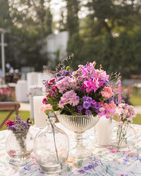 This gorgeous afternoon soirée with lavender blooms all around! The Lavender Soirée Anahita + Karan Bhopal Design, Decor and Flowers @thepetiteproject_ With @shanijshabu Wedding Planning @riwaazerishte 📸 @shwetarane.in #lavender #afternoonsoiree #lavendersoirée #floristofinstagram #floraldesign #flowerstagram #gardenparty #gardenwedding #weddingdecor #weddinginspiration #weddingdecorinspiration #weddings #aesthetics #artofinstagram Lavender And Pink Wedding Decorations, Lavender Wedding Table, Pink Garden Party, Lavender Theme, Lilac Fairy, Round Wedding Tables, 17 Birthday, Round Table Decor, Pink Wedding Decorations