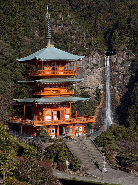 Shinto shrine near Nachi waterfall, Japans highest | Flickr - Photo Sharing! China Temple, Chinese Buildings, Pagoda Temple, Japan Temple, Temple Photography, Japan Architecture, Famous Architecture, Japanese Temple, Asian Architecture