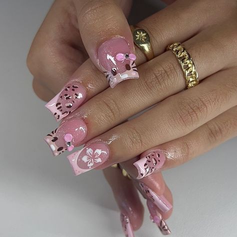 Hello Kitty 🎀 • • #nails #nailsofinstagram #nailart #nail #nails💅 #nailinspo #nailinspiration #nailsdesign #naildesigns #nailtech #nailartist #nashville #acrylicnails #nashvillenails #nashvillenailtech #nailsoftheday #nailsofinsta #nailsofnashville #explore #explorepage #explorepage✨ #nailedbyshev #trending #trendynails #nailsnailsnails #hellokittynails #shortnails #cutenails #girlynails #bownails Fall Nails Hello Kitty, Monkey Nails Design, Hello Kitty Rhinestone Nails, Hello Kitty Halloween Nails Short, Cheetah Hello Kitty Nails, Hello Kitty Cheetah Print Nails, Tan Hello Kitty Nails, Hawaii Hello Kitty Nails, Hello Kitty Nails Ideas