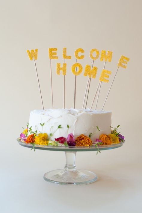 Welcome Home Cake Topper DIY Welcome Home Cake, Welcome Home Cakes, Cake Topper Diy, Home Cake, Letter Cake Toppers, Welcome Home Parties, Toppers Diy, Diy Cake Topper, Party Deco