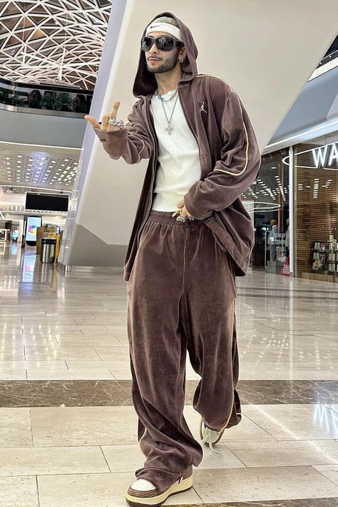 Velour Tracksuit Outfit, Mens Velour Tracksuit, Tracksuit Aesthetic, 90s Tracksuit, Y2k Tracksuit, Mens Tracksuit Set, Streetwear Photoshoot, Puma Tracksuit, Hoodie Outfit Men