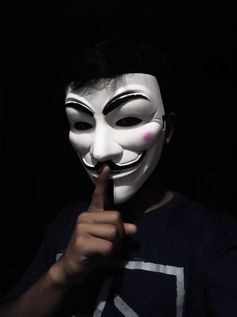 Joker Dp, Mask Wallpaper, Scary Movies To Watch, Amazing Hd Wallpapers, Joker Photos, Guy Fawkes Mask, Anonymous Mask, Joker Wallpaper, Mask Guy