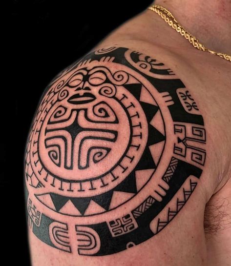 Circle Polynesian Tattoo Design, Polynesian Shoulder Tattoo, Polynesian Maori Tattoo, Poly Tattoo, Tattoos For Arm, Marquesan Tattoo, Circle Tattoo Design, Tattoo Peito, Shark Tooth Tattoo