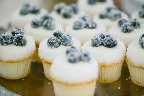 Blueberry Cakes, Blueberry Wedding, Wedding Venues South Carolina, Food And Desserts, Vintage Mantle, Pool Party Food, Cupcake Wedding, A Country Wedding, Blue Barn