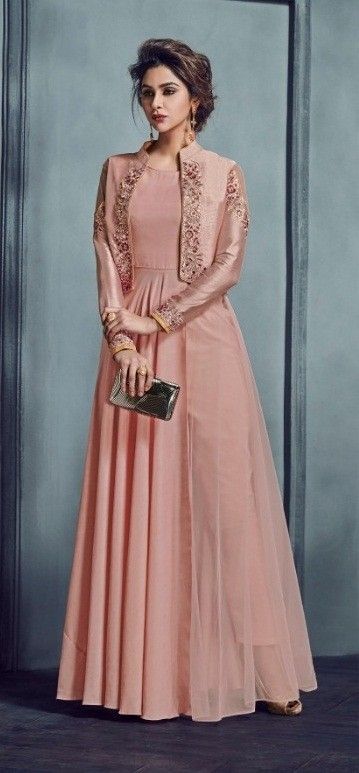 Christmas 2018 Churidar Models, Gown Party Wear, Lehnga Dress, Long Gown Dress, Pakistani Fashion Party Wear, Salwar Kamiz, Indian Gowns Dresses, Indian Gowns, Designer Outfits