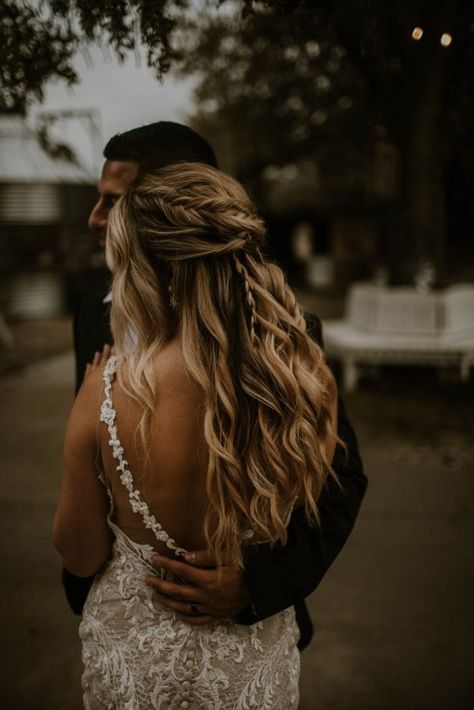 Bridal Bohemian Hair, Boohoo Wedding Hair, Boho Brides Hair, Boho Hair Bridal, November Wedding Hairstyles, Rustic Boho Wedding Hair, Rustic Bride Hairstyles, Boho Bridal Hair With Flowers, Fall Wedding Bride Hairstyles