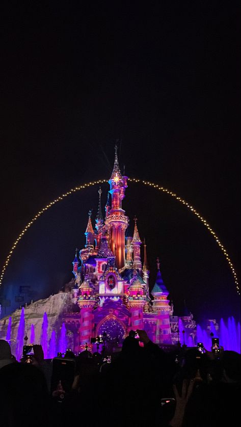 Disneyland Aesthetic Wallpaper, Tokyo Disneyland Aesthetic, Disneyland America, Disneyland Paris Aesthetic, Japan Disneyland, Disneyland Florida, Disney Cuties, Disneyland Castle, Disney Paris