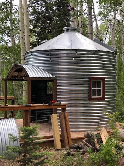 Small Silo Ideas, Grainery Gazebo, Silo Tiny House, Grain Bin Cabin, Silo Ideas, Silo Homes, Grain Bin House, Grain Bins, Bin Shed