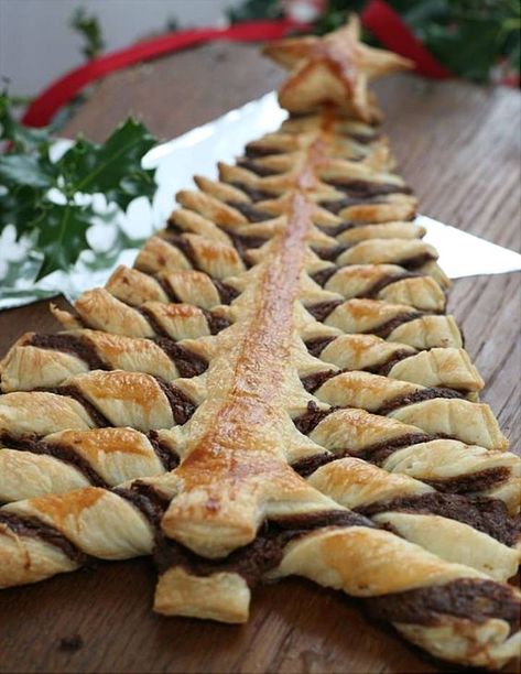 Nutella Christmas Tree, Pastry Christmas Tree, Nutella Pastry, Desserts Nutella, Pastry Christmas, Christmas Tree Food, Nutella Desserts, Christmas Desserts Easy, Dessert Simple