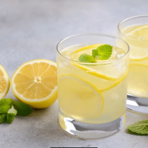 Lemon San Diego Cocktail Pistachio Martini Recipe, Sprite Recipe, Low Carb Alcoholic Drinks, Lemon Juice And Baking Soda, Baking Soda Lemon Juice, Fruit Sorbet, Baking Soda And Lemon, Lemon Drink, Rum Drinks