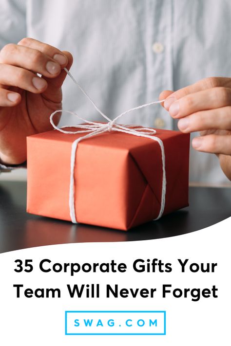 Corporate Retreat Gifts, Corporate Holiday Gifts For Clients, Personalized Gifts For Employees, Corporate Gift Ideas For Employees, Corporate Swag Ideas, Company Christmas Gift Ideas, Swag Bag Ideas, Corporate Employee Gifts, Corporate Gifts For Employees