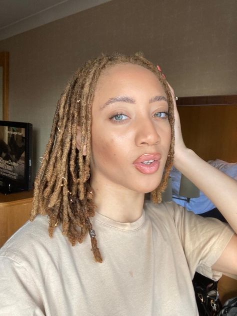 Shoulder Length Locs, Blonde Locs, Shoulder Length Blonde, Loc Journey, Alternative Hair, Hair Stuff, Cute Hair, Shoulder Length, Locs