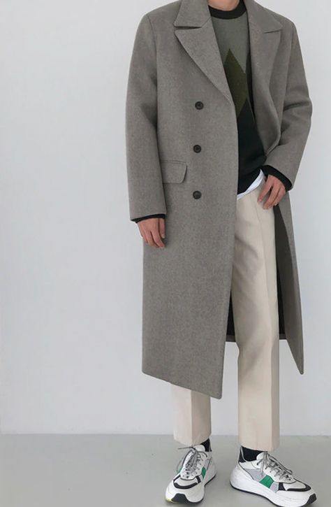 This Double Breasted Longline Overcoat features a minimal style with a luxurious feel, with a lightweight outer shell made of a polyester, acrylic, and cotton blend, and an interior silky polyester sateen lining for a luxurious feel. Notch lapels and a three-button fastening double-breasted style impart a sharp look, while side pockets and a single vent provide convenience and a relaxed fit.Minimal StyleOuter: polyester/acrylic/cotton blendLining: silky polyester sateenNotch LapelsDouble-breasted StyleThree-button FasteningSide PocketsSingle VentRelaxed Fit Grey Trench Coat Outfit Men, Grey Outfits Men, Mens Long Overcoat, Western Outfit Men, Grey Clothes, Streets Of Seoul, Stil Masculin, Grey Overcoat, Long Coat Men